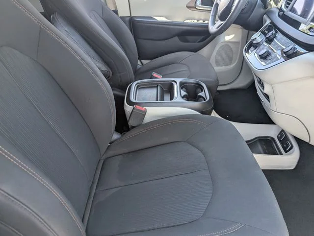 Used 2018 Granite Crystal Metallic Clearcoat Chrysler Touring Plus image 10