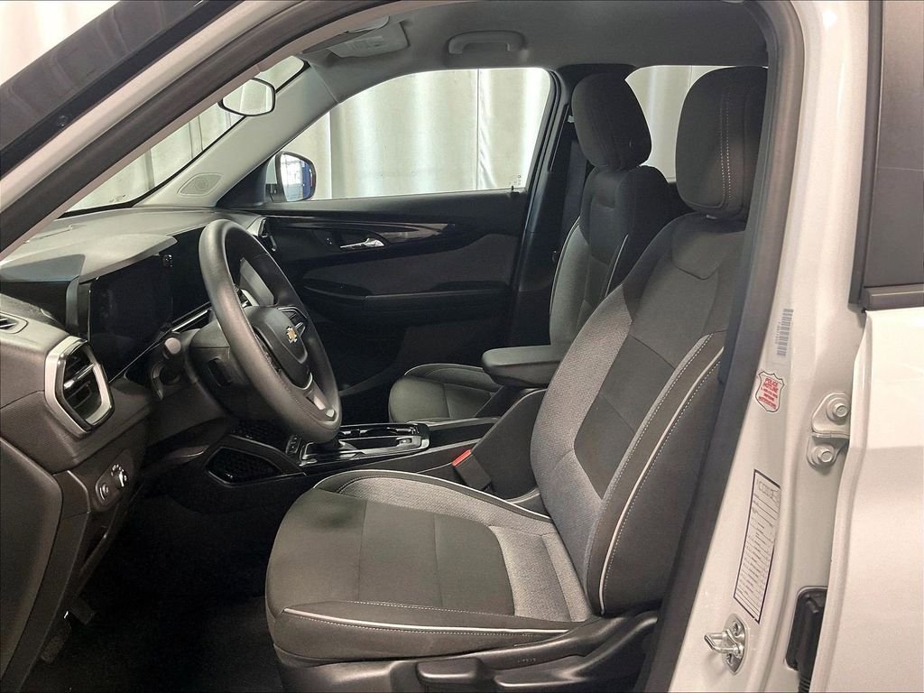 Used 2025 White Chevrolet LT image 10