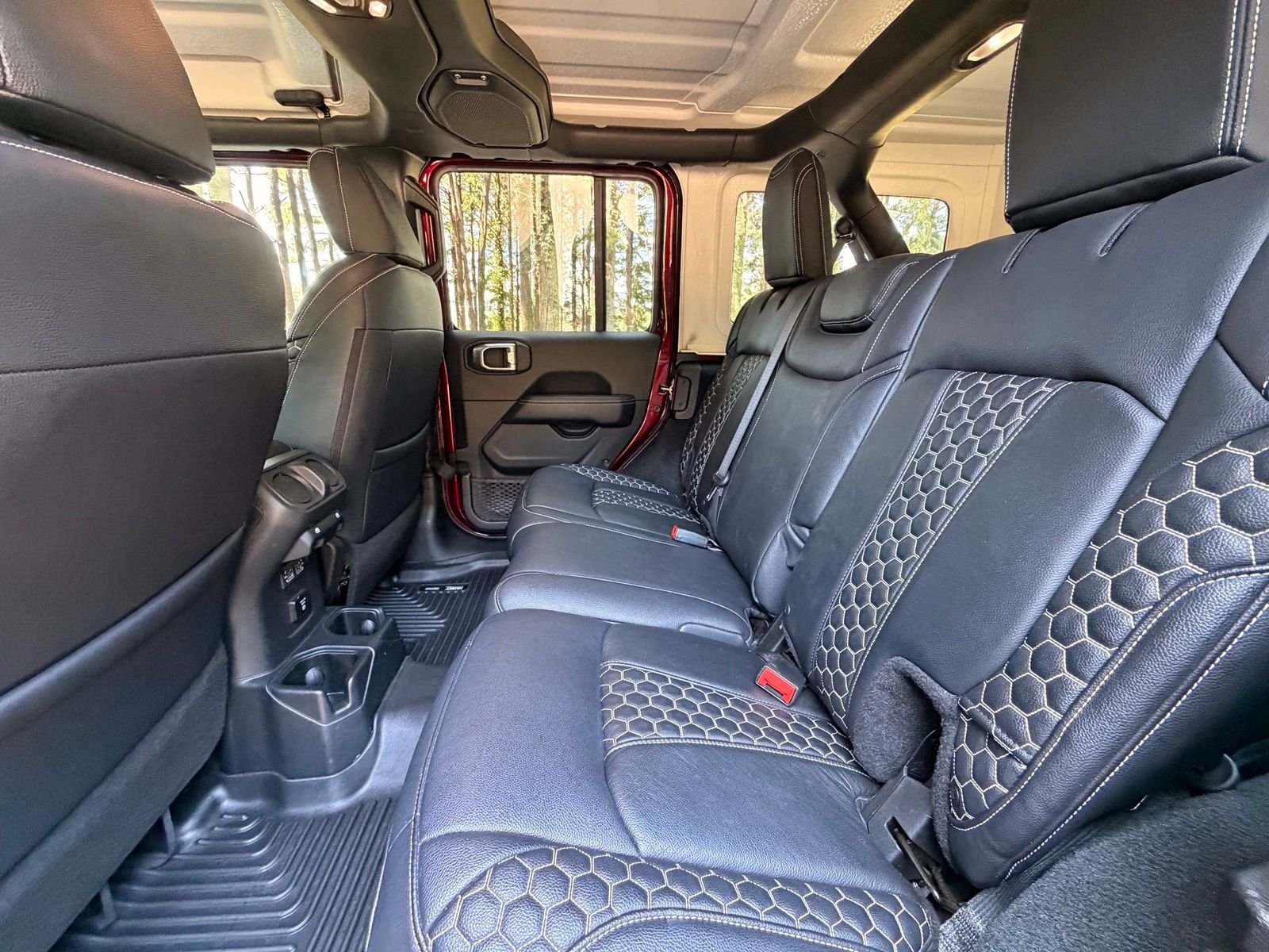 Used 2022 Snazzberry Pearlcoat Jeep Unlimited Sahara image 14