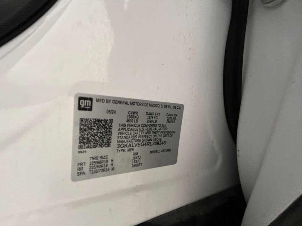 Used 2024 White GMC SLT image 20