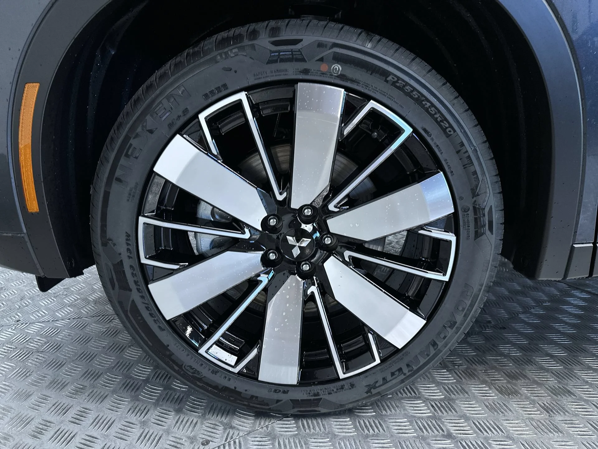 New 2026 Graphite Gray Mitsubishi SE image 27