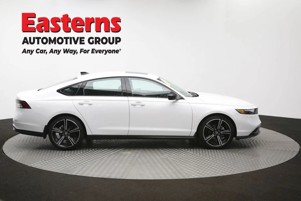 Used 2026 White Honda SE image 44