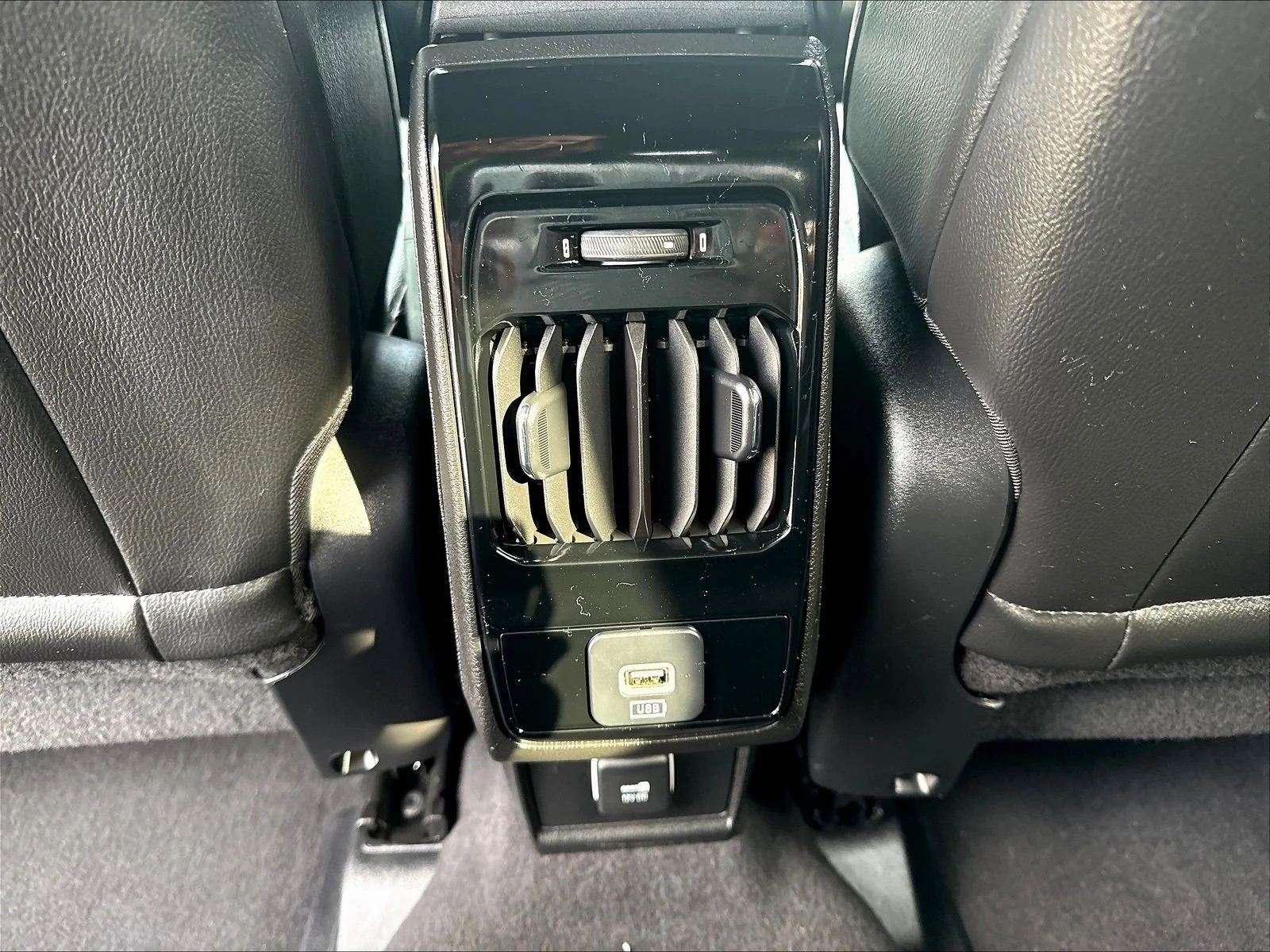 Used 2023 Crystal Metallic Jeep Limited image 12