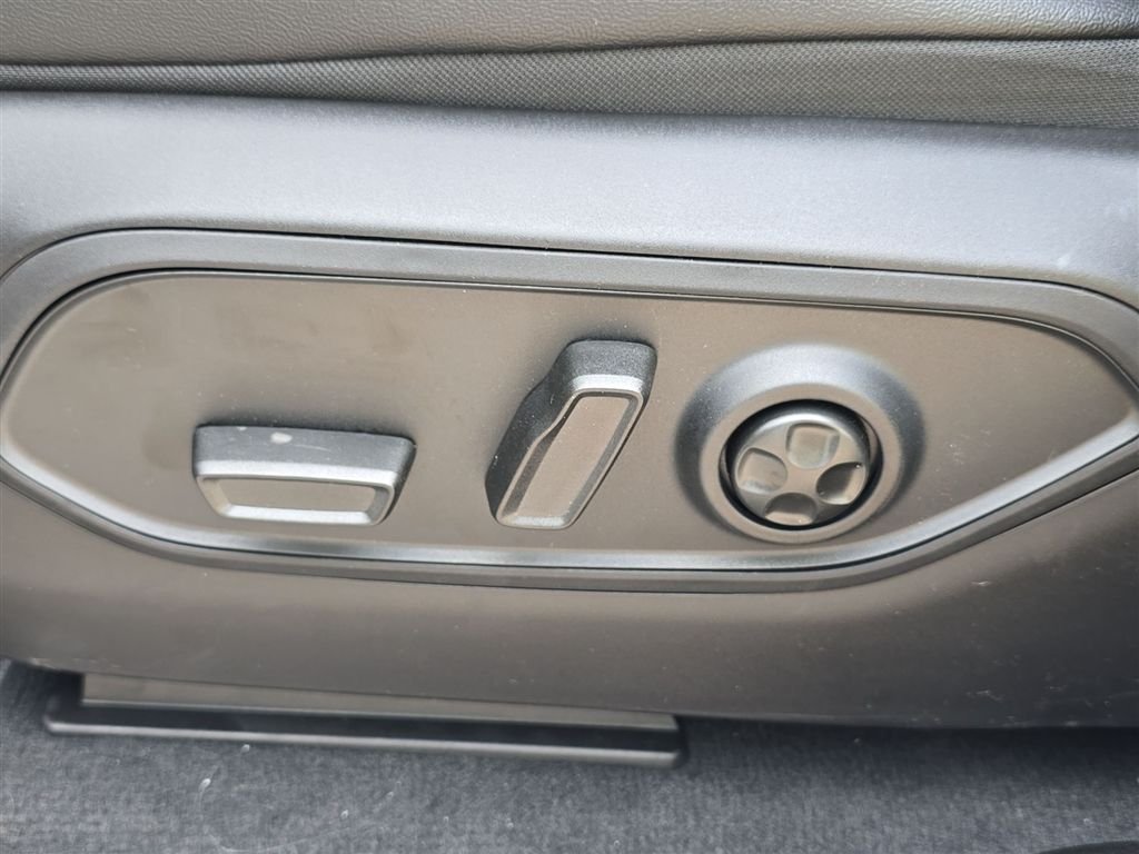 New 2026 Silver Zynith Exterior Paint Jeep Laredo image 20