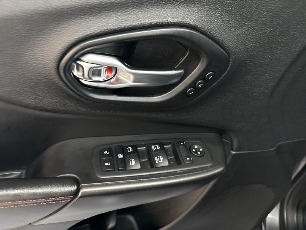 Used 2019 Crystal Metallic Jeep Trailhawk image 15