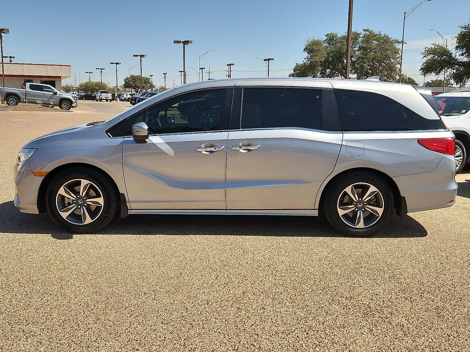 Used 2018 Lunar Silver Metallic Honda Touring image 2