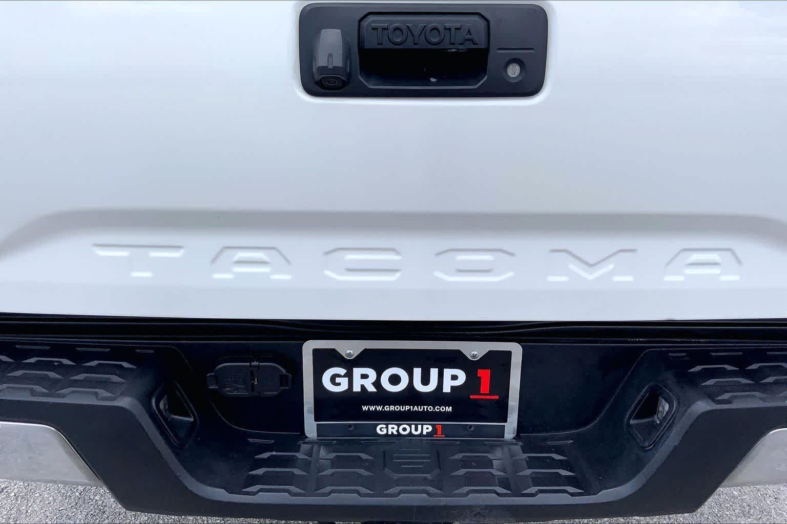 Used 2022 White Toyota SR5 image 10