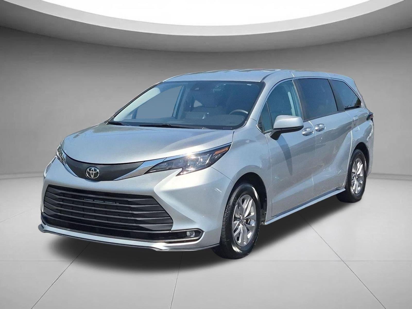 2024 Toyota Sienna LE