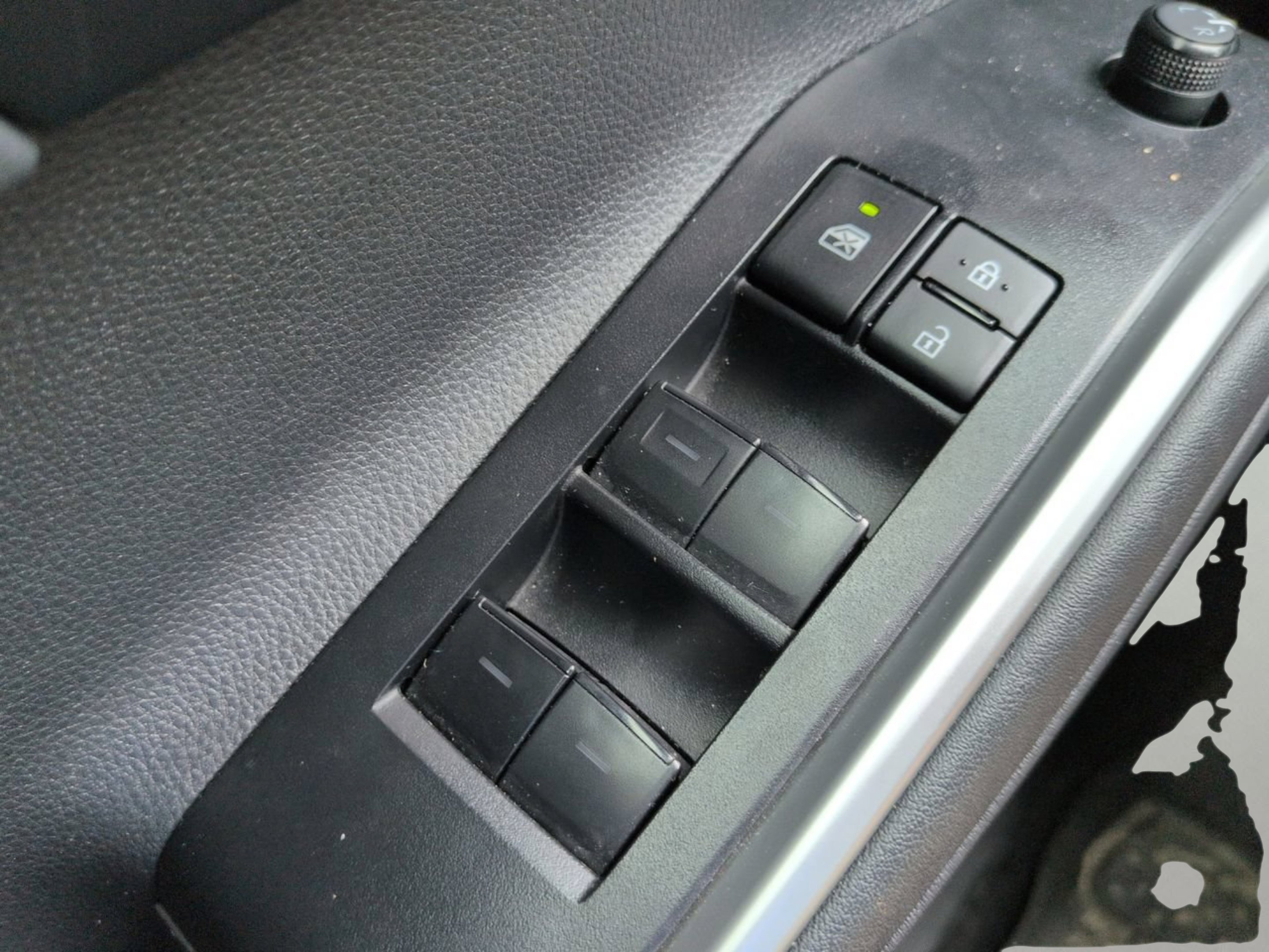 Used 2023 Moon Dust Toyota XLE image 28