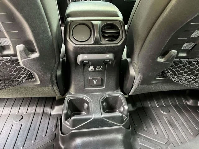 Certified Used 2018 Bright White Clearcoat Jeep Unlimited Rubicon image 17