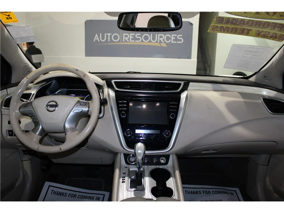 Used 2017 Pearl White Nissan Platinum image 14