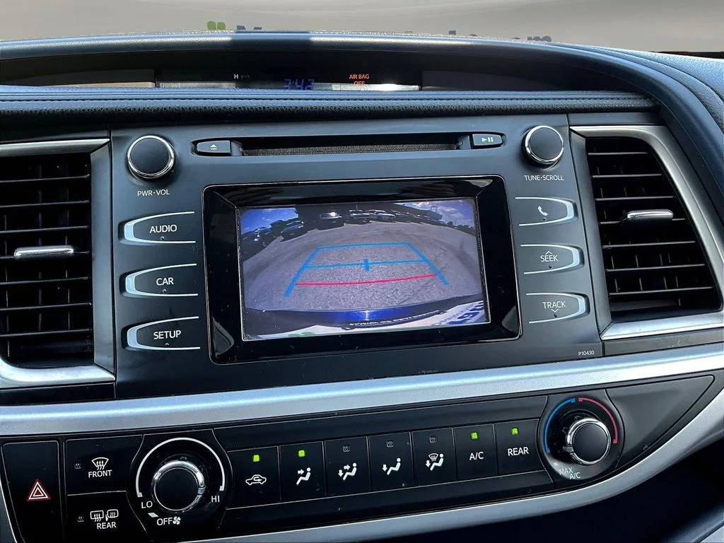 Used 2015 Blue Toyota LE image 17