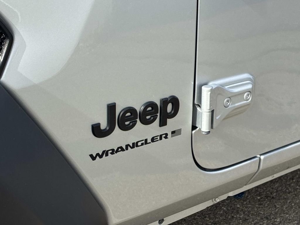 Used 2024 Silver Jeep Sport S image 18