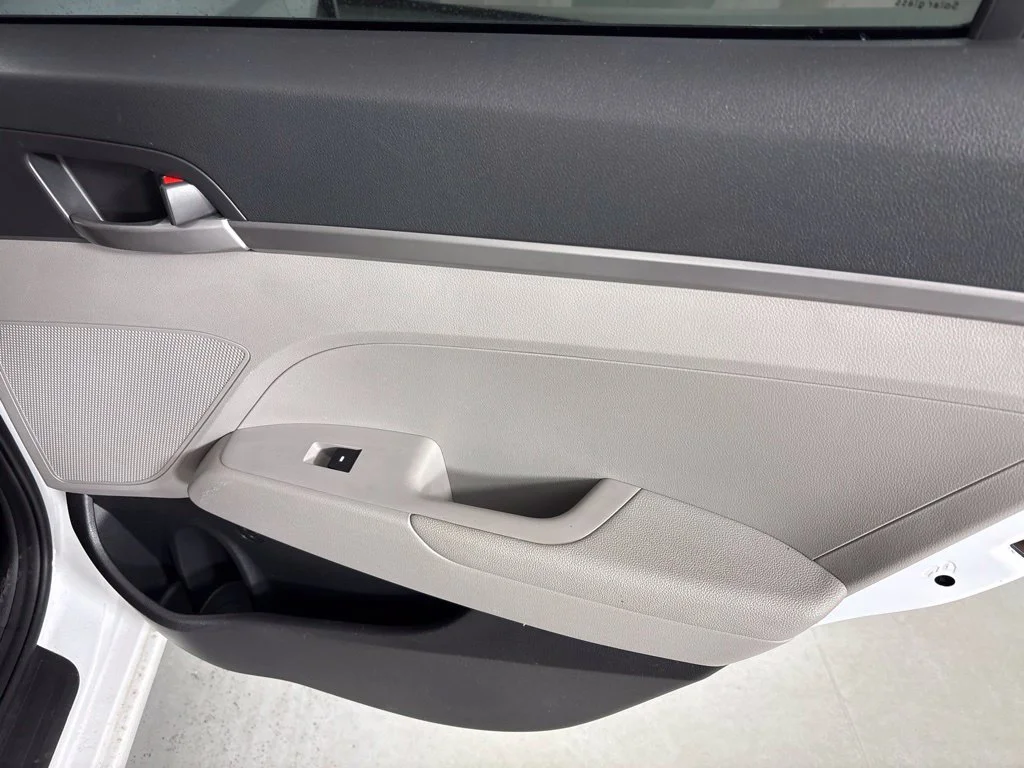 Used 2017 White Hyundai SE image 17