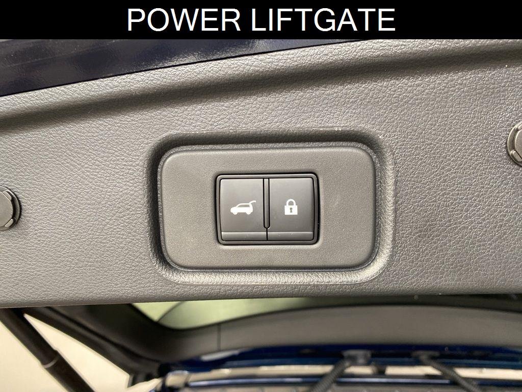 Used 2025 Deep Ocean Blue Nissan SL image 17