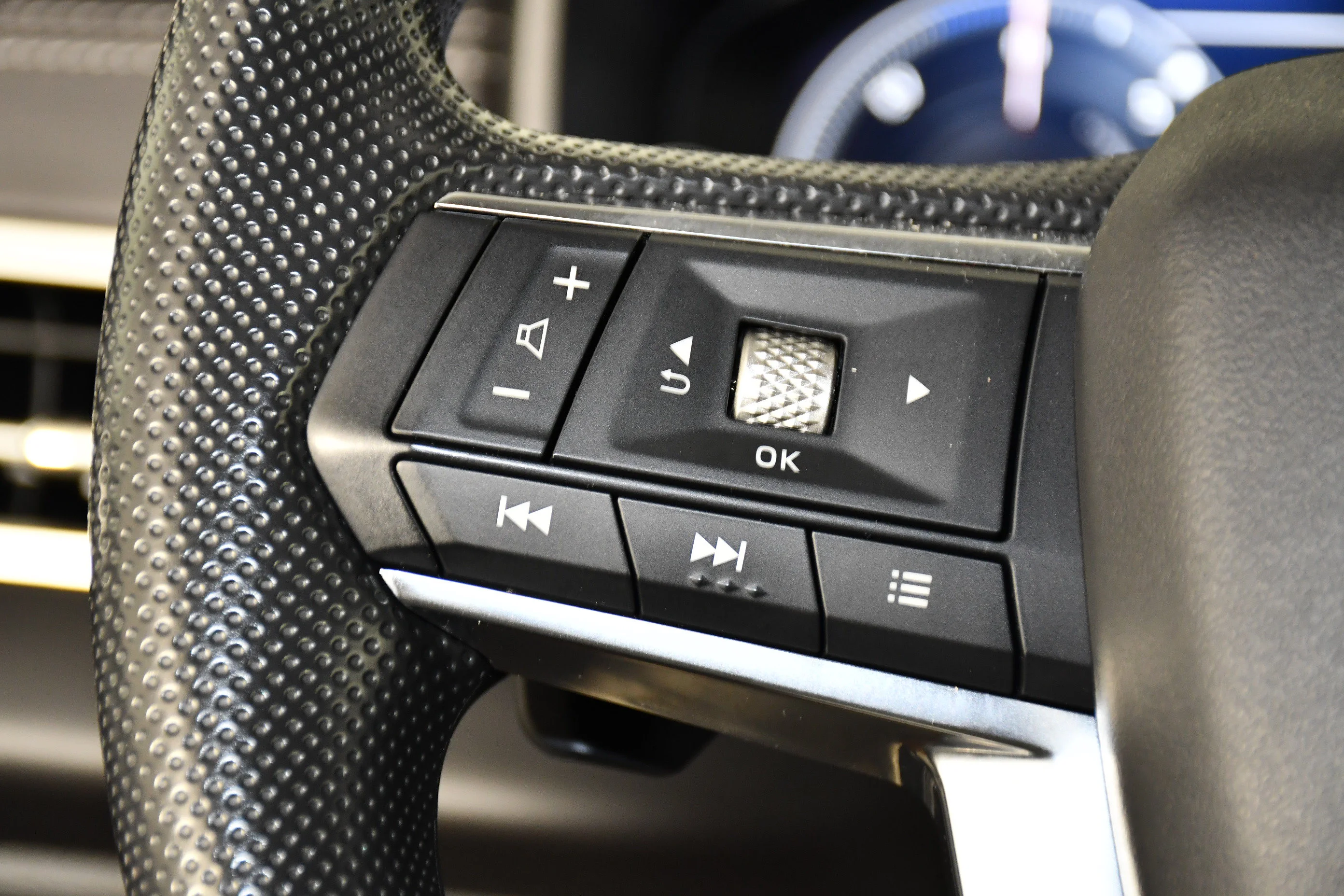 Certified Used 2025 Labrador Black Pearl Mitsubishi ES image 20