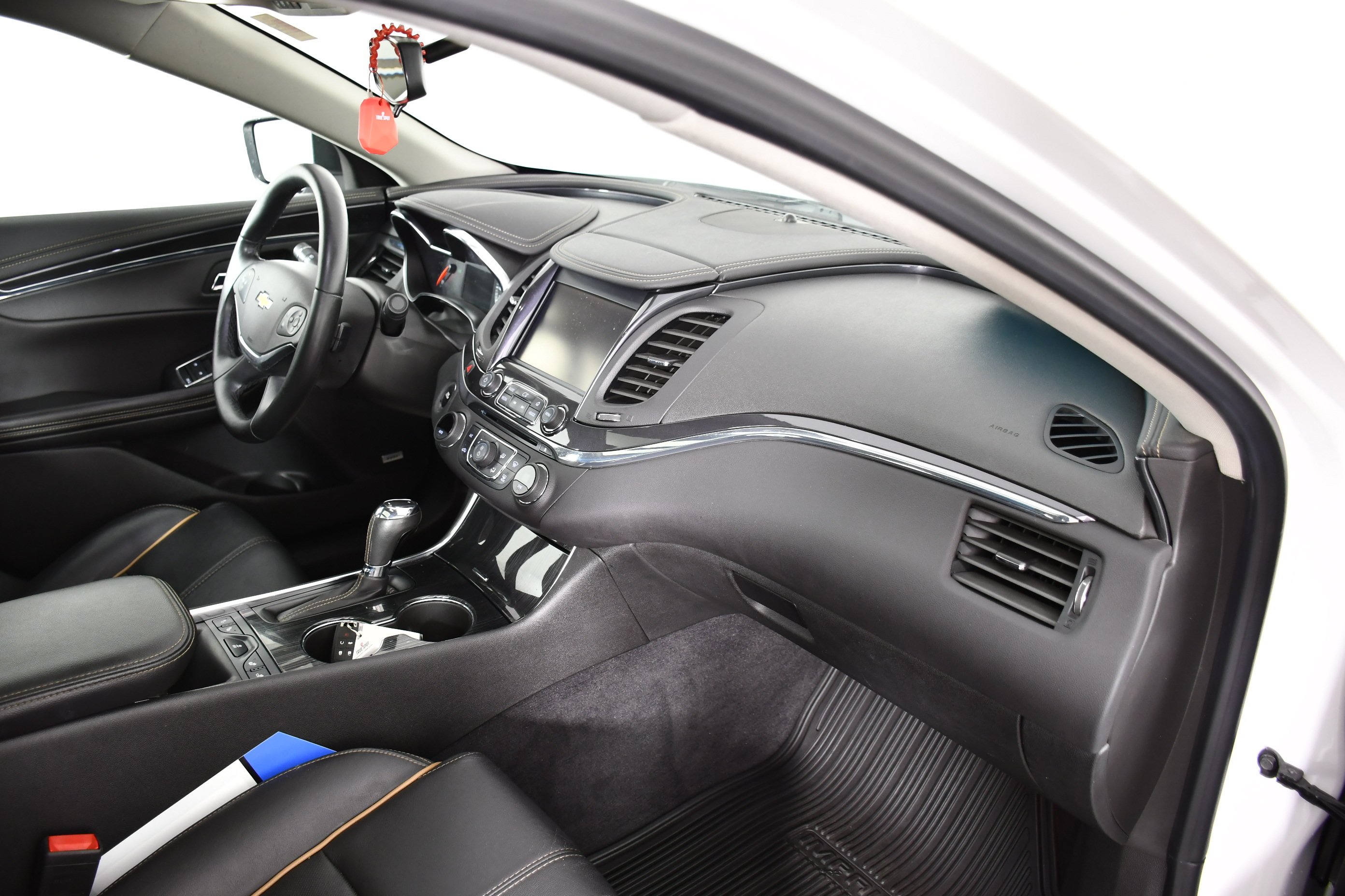 Used 2020 White Chevrolet Premier image 40
