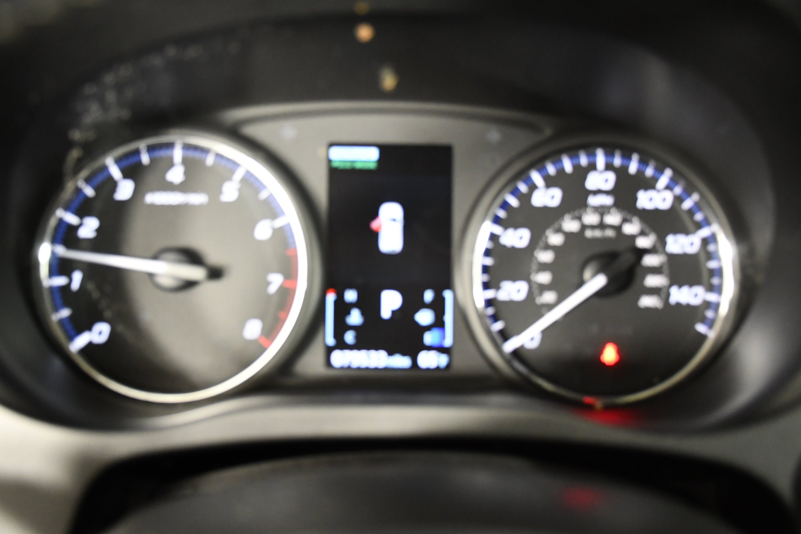 Used 2020 Labrador Black Metallic Mitsubishi SEL image 18