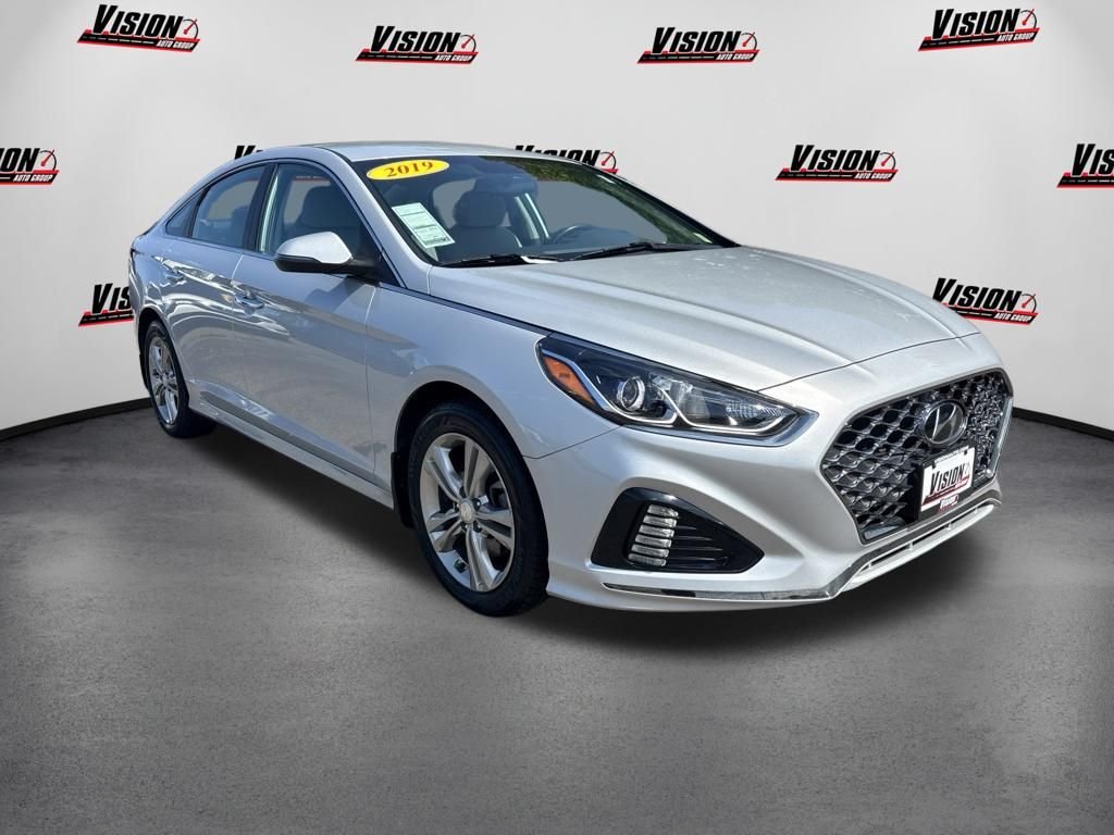 Used 2019 Silver Hyundai SEL image 3