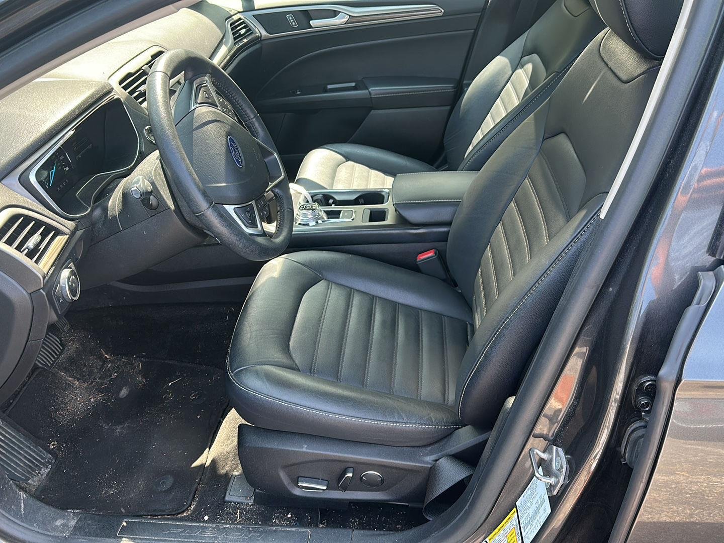 Used 2018 Magnetic Ford SE image 9