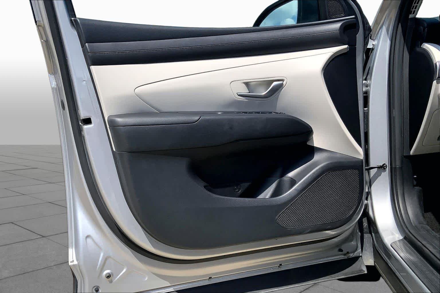 Used 2025 Shimmering Silver Hyundai SEL image 20
