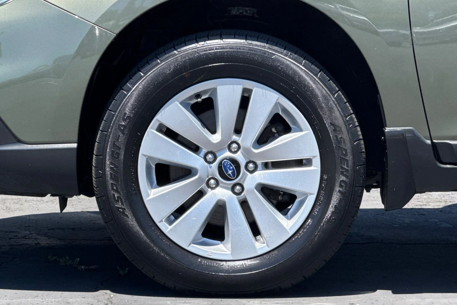 Used 2016 Wilderness Green Metallic Subaru 2.5i Premium image 33