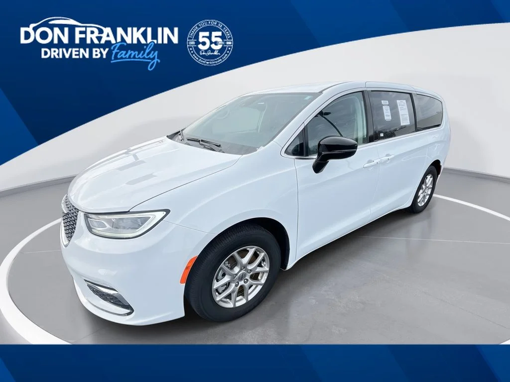 Used 2024 White Chrysler Touring L image 1