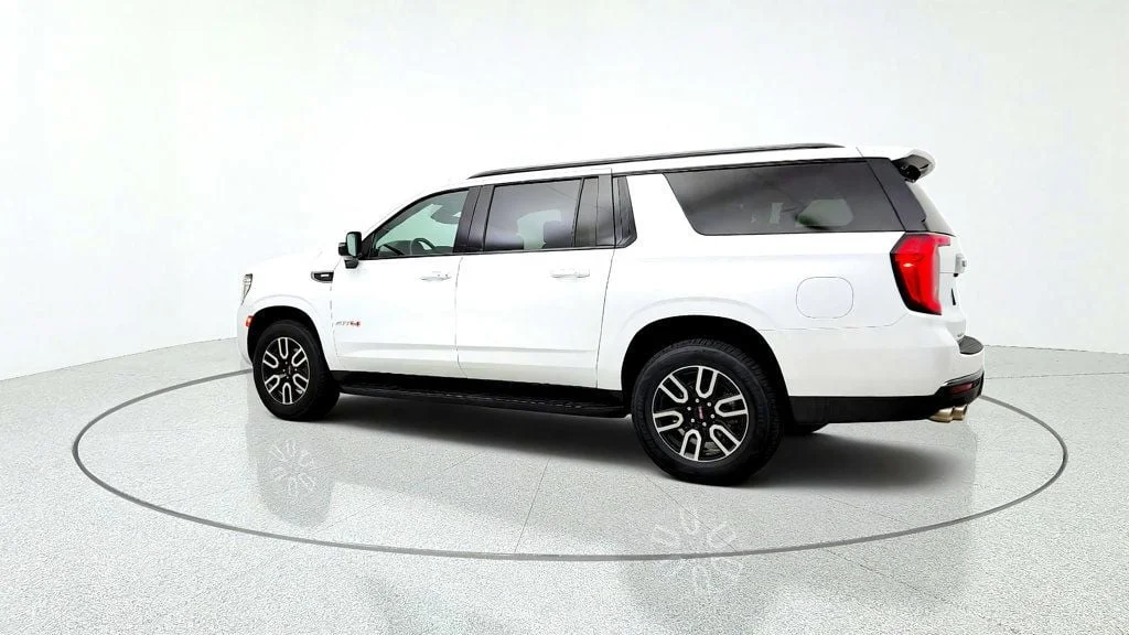 Used 2023 Summit White GMC 4WD 4dr AT4 w/ 6.2L V8 & Panoramic Sunroof image 7