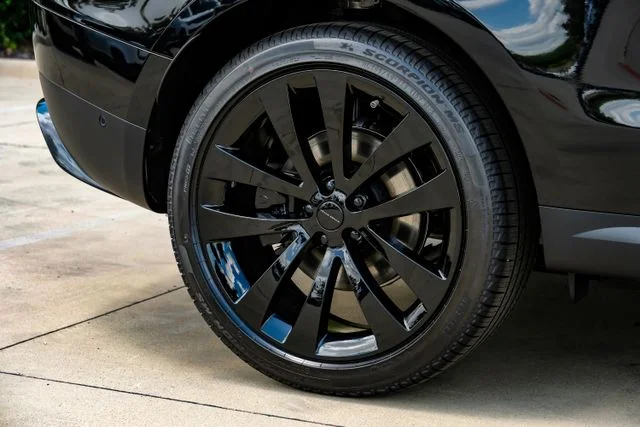 New 2026 Santorini Black Land Rover SE image 72