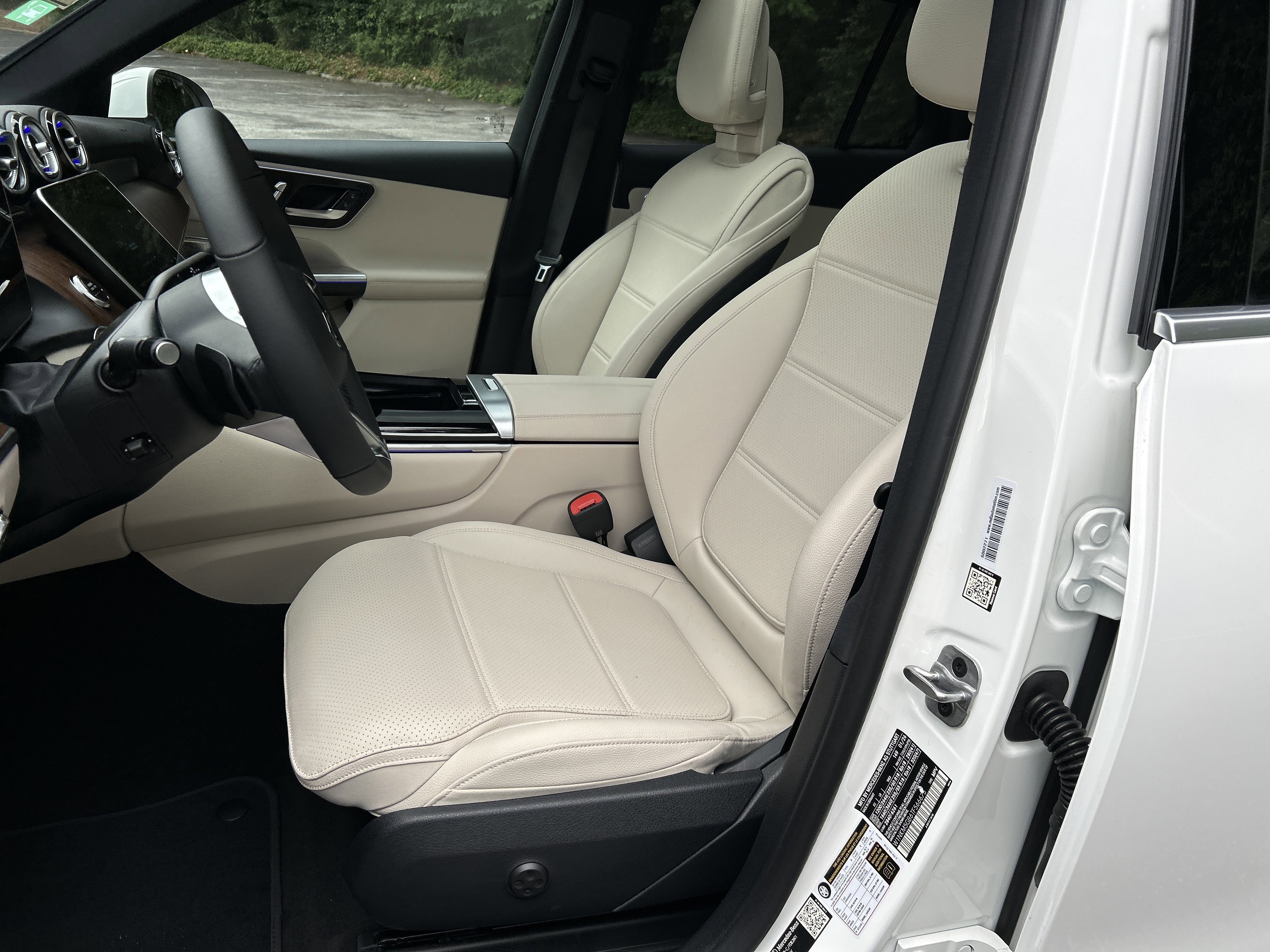 New 2026 Polar White Mercedes-Benz GLC 350e 4MATIC® SUV image 21