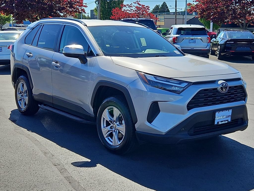 Used 2022 Silver Sky Metallic Toyota XLE image 8
