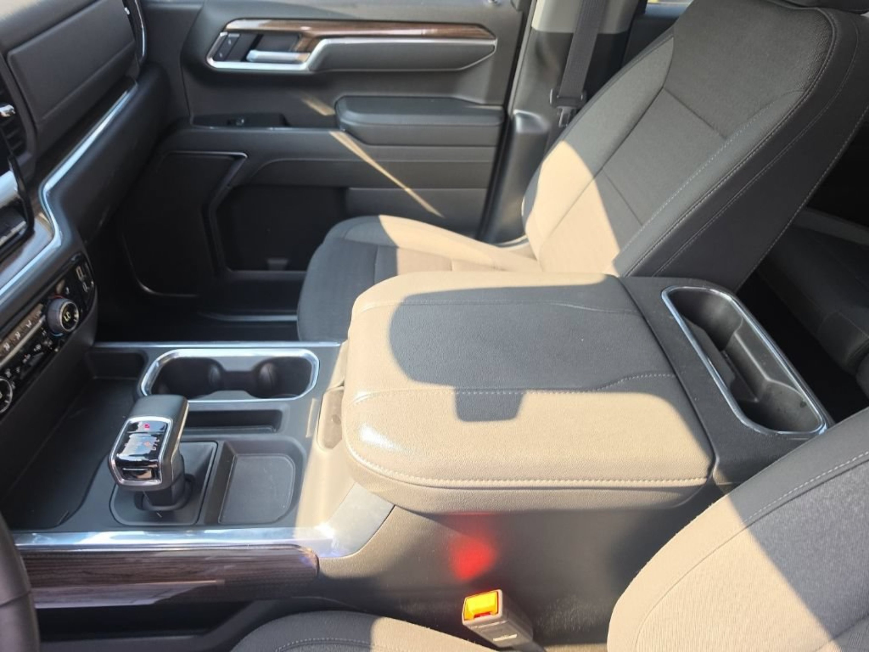 Used 2025 Summit White Chevrolet LT image 18