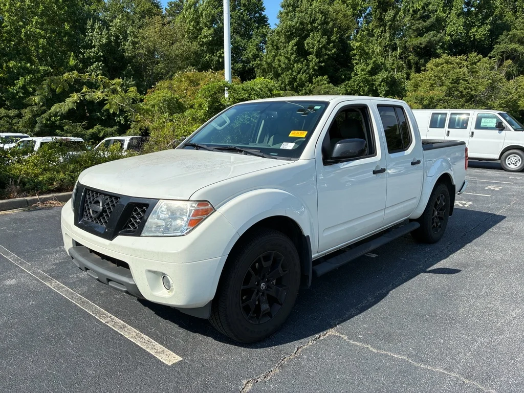 Used 2020  Nissan SV image 2