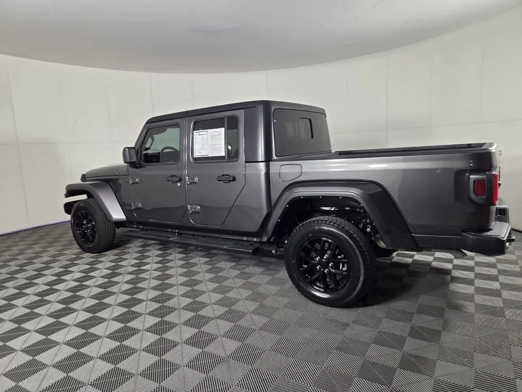 Used 2022 Granite Crystal Metallic Clearcoat Jeep Altitude image 7