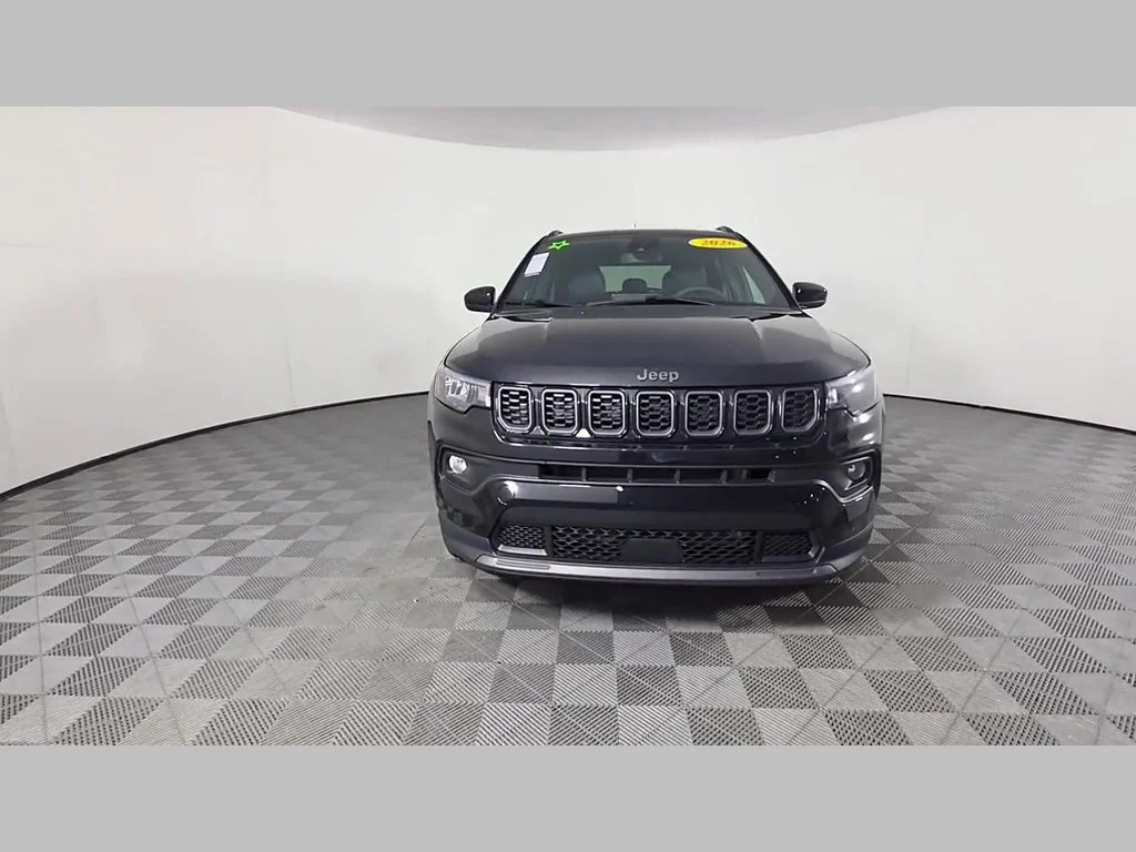 New 2026 Diamond Black Crystal Pearl-Coat Exterior Paint Jeep Latitude Altitude image 38