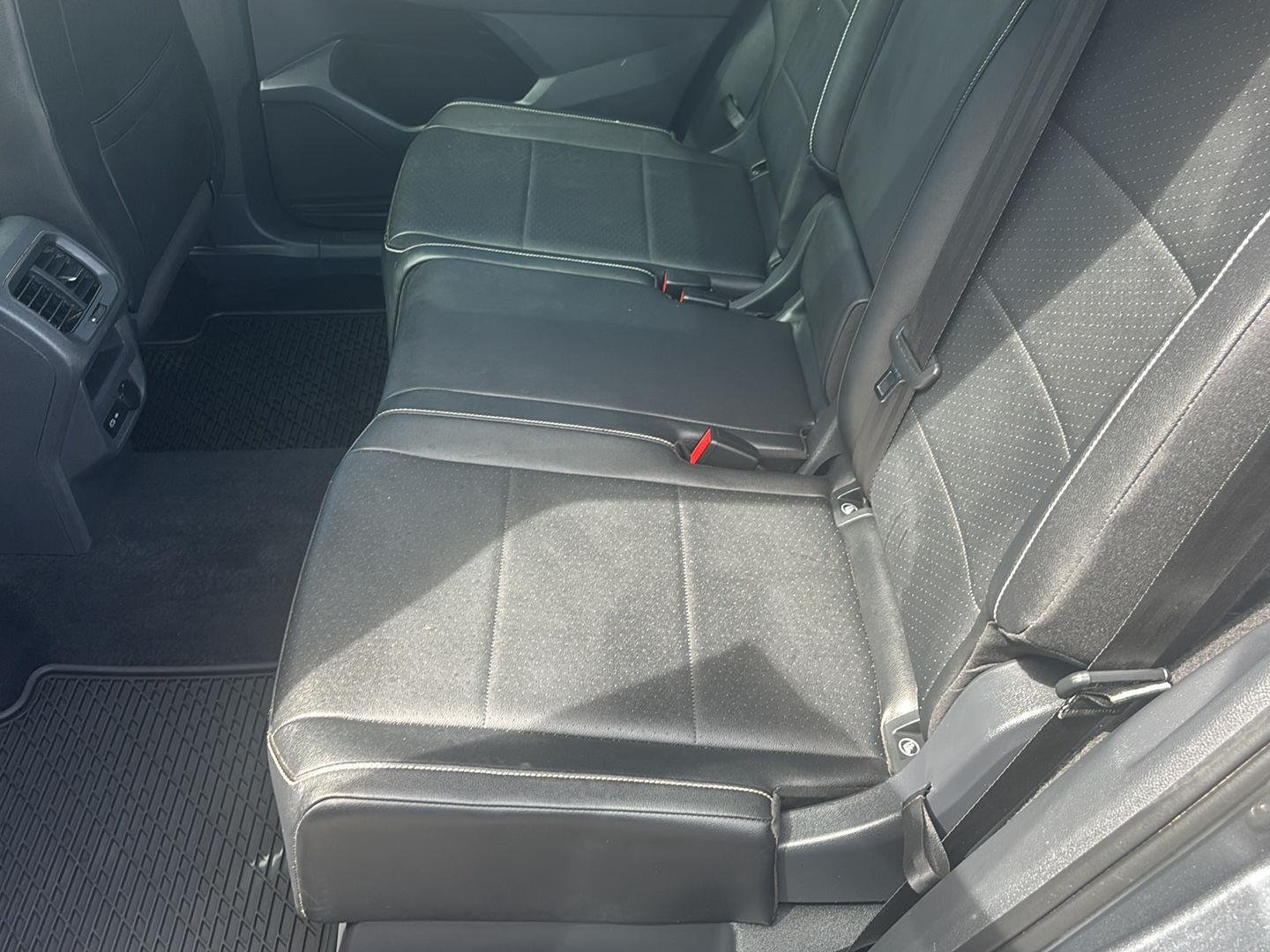Used 2021 Platinum Gray Metallic Volkswagen SE image 13