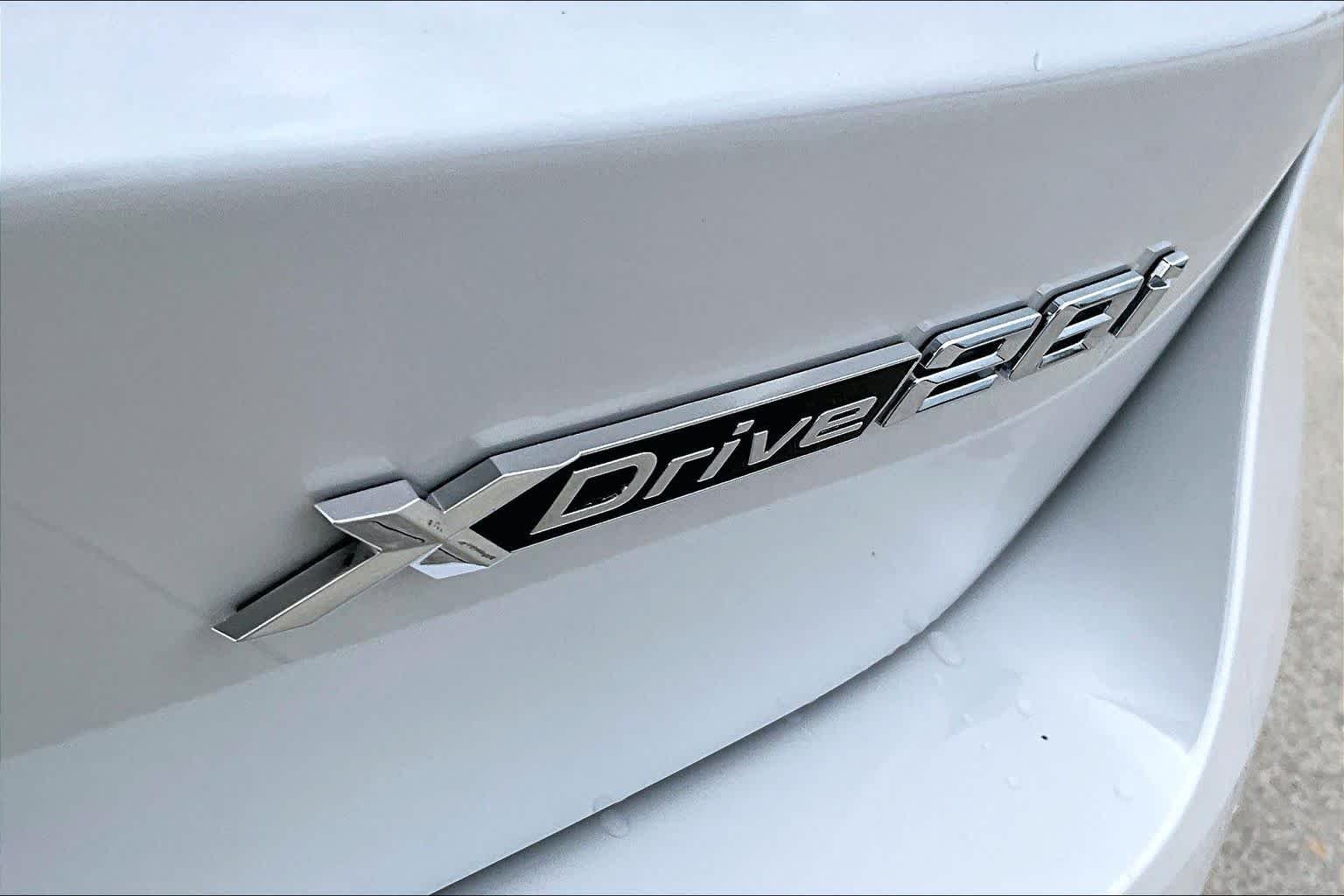 Used 2025 Mineral White Metallic BMW xDrive28i image 9