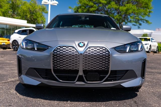 New 2026 Skyscraper Grey Metallic BMW xDrive40 image 7