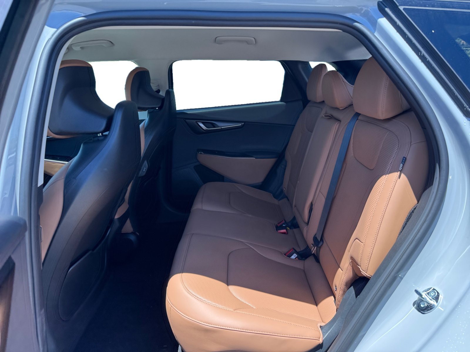 New 2026 Wolf Gray Kia WIND image 16