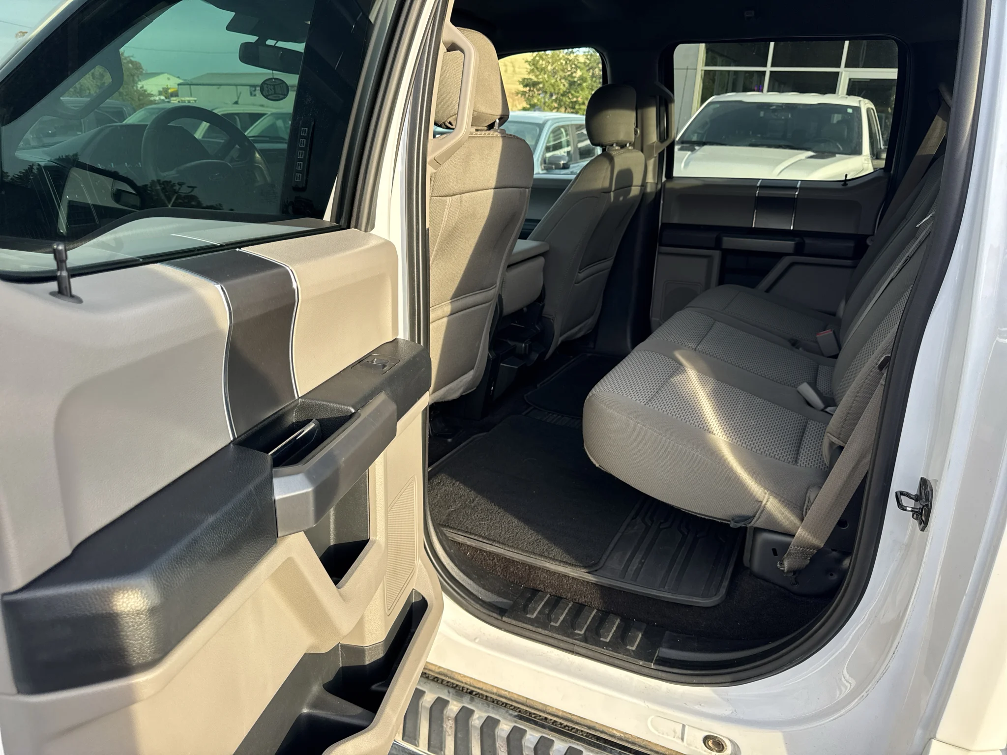 Used 2019 Oxford White Ford XLT image 12