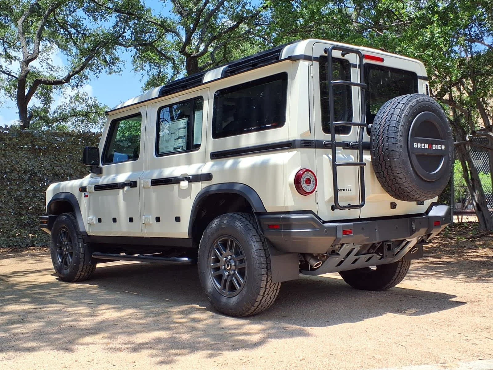 New 2026 SCOTTISH WHITE INEOS Fieldmaster Edition image 4
