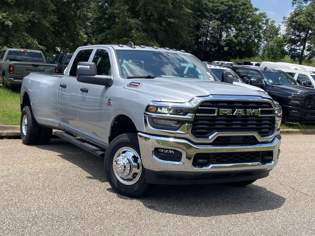 New 2026 Silver-Zynith Exterior Paint RAM Tradesman image 32