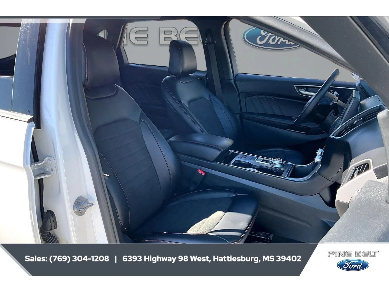 Used 2022 Star White Metallic Tri-Coat Ford ST-Line image 6