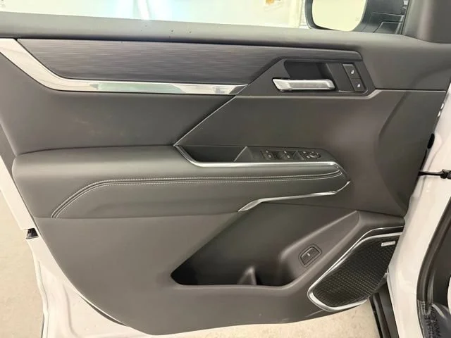 New 2026 Summit White GMC Elevation image 12