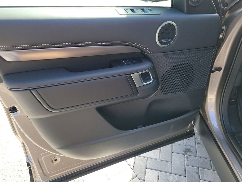New 2025 Lantau Bronze Land Rover Metropolitan Edition image 22
