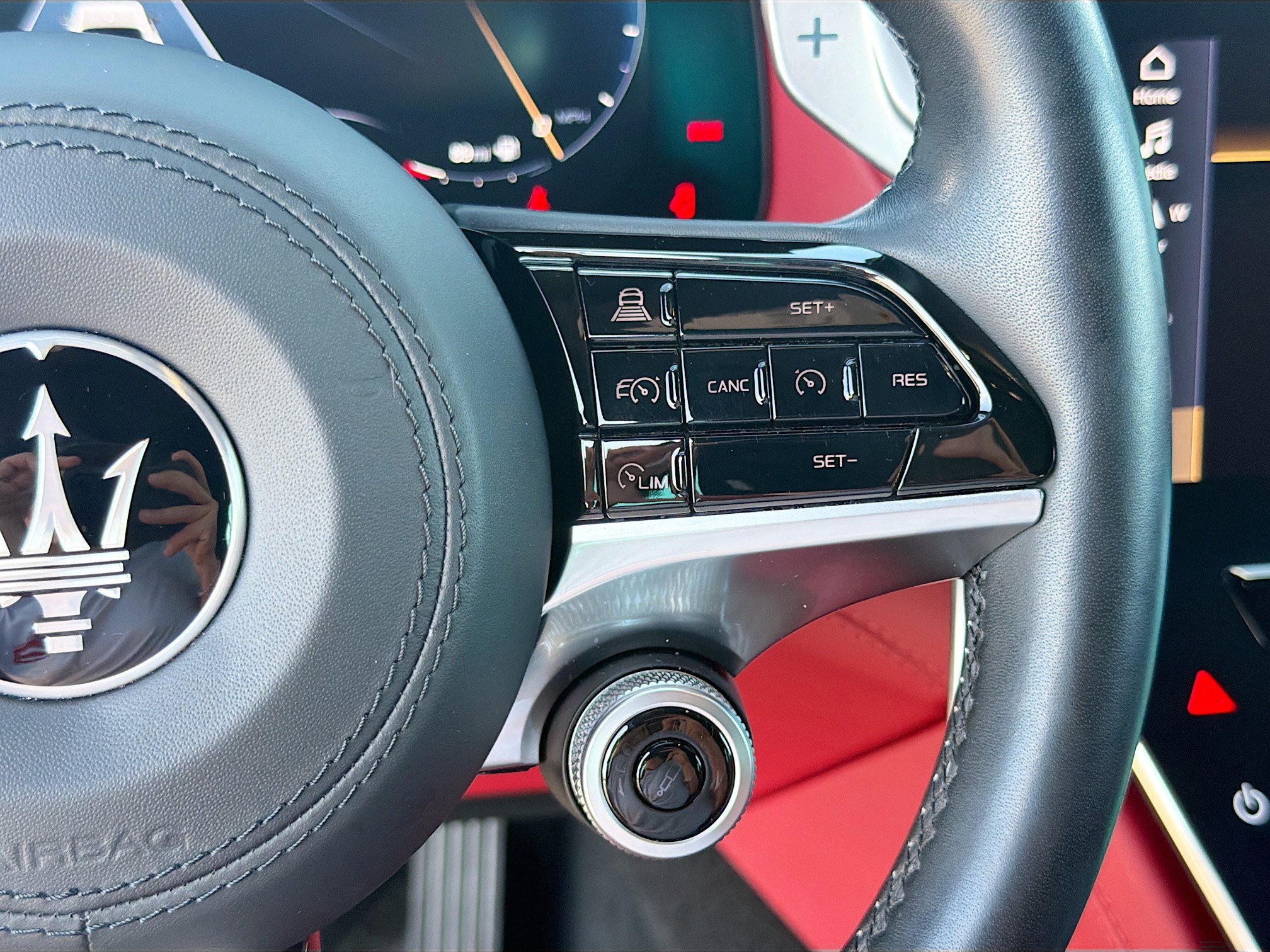 Used 2023 Bianco Maserati Modena image 39