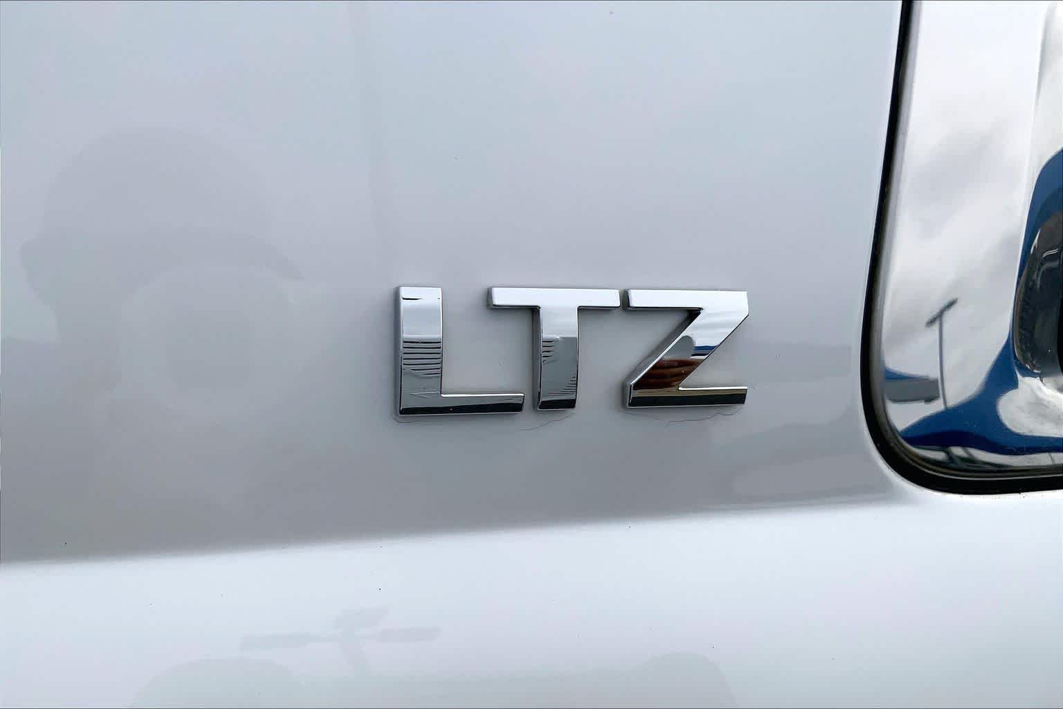 Used 2016 Iridescent Pearl Tricoat Chevrolet LTZ image 9