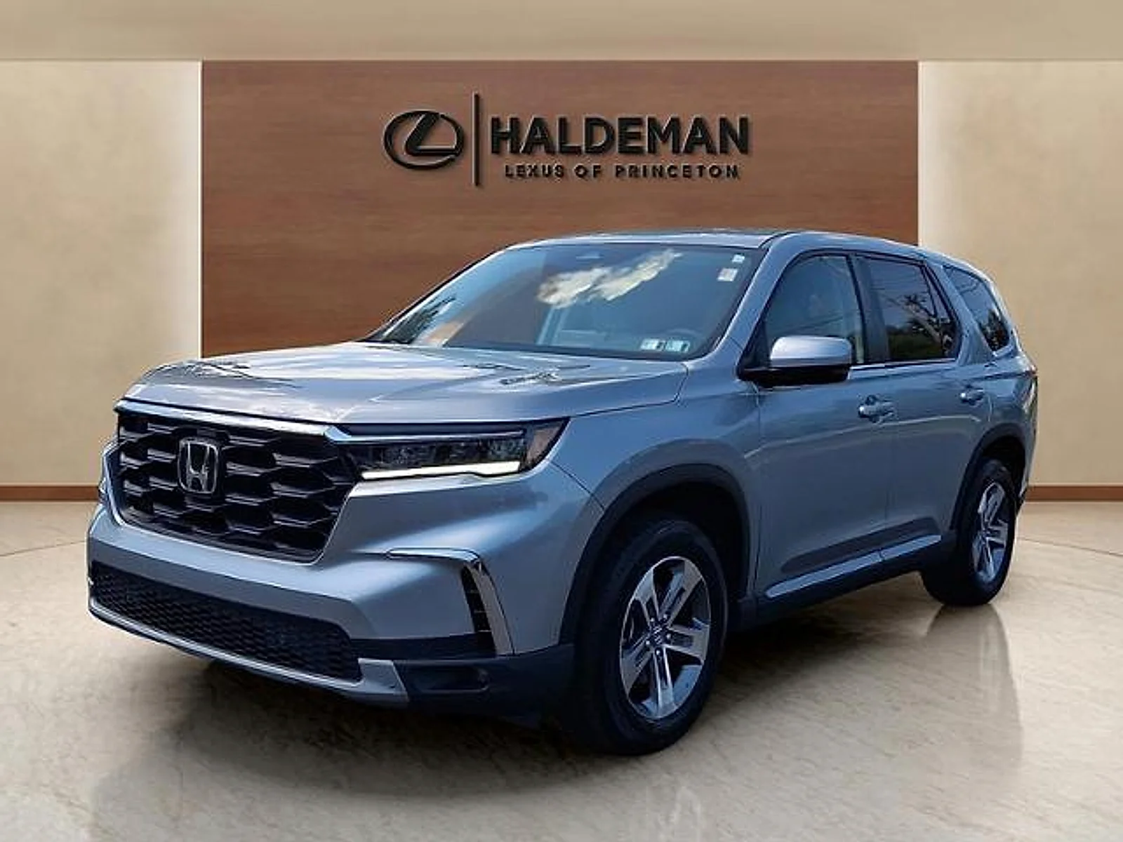 Used 2025 Lunar Silver Metallic Honda EX-L image 3