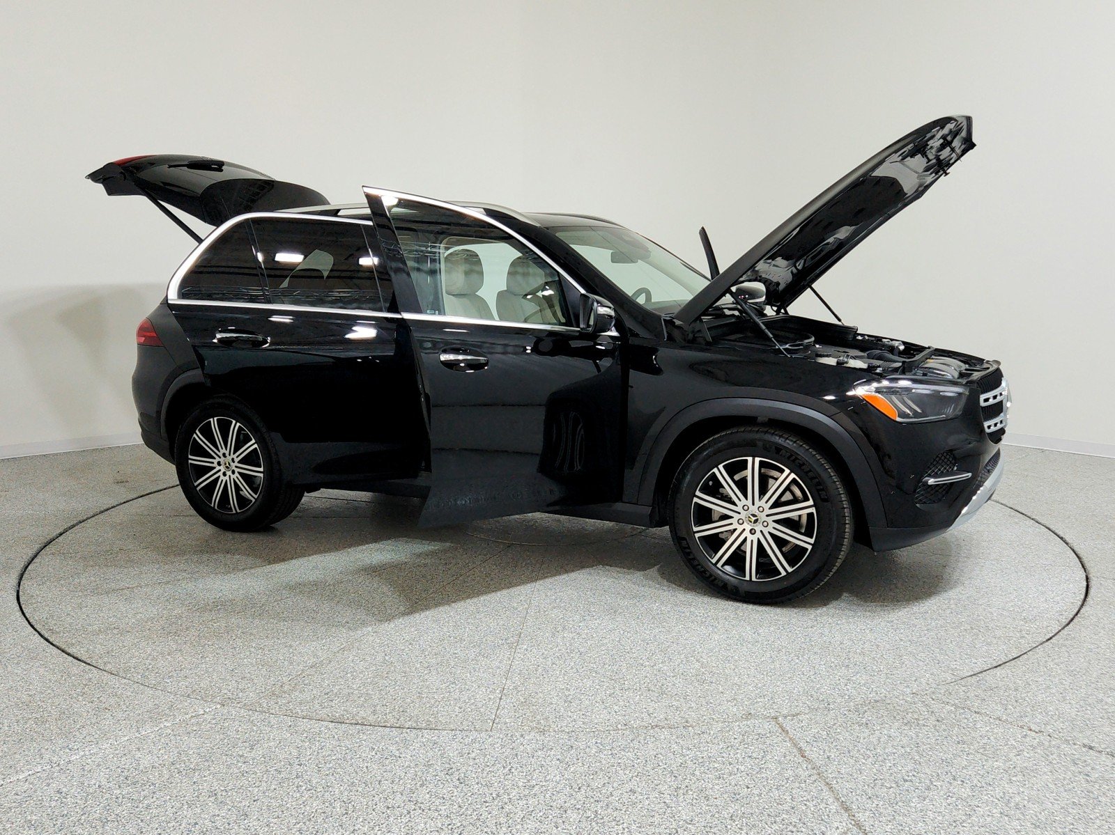 Certified Used 2025 Black Mercedes-Benz GLE 350 image 17