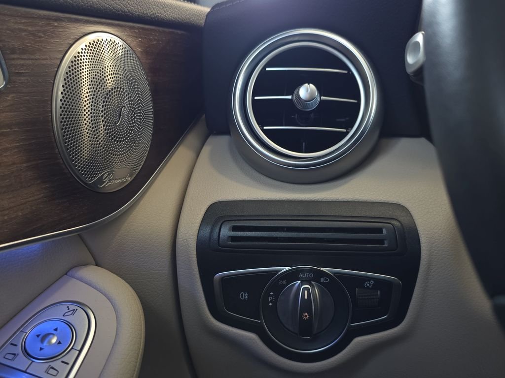 Used 2021  Mercedes-Benz GLC 300 Coupe image 28